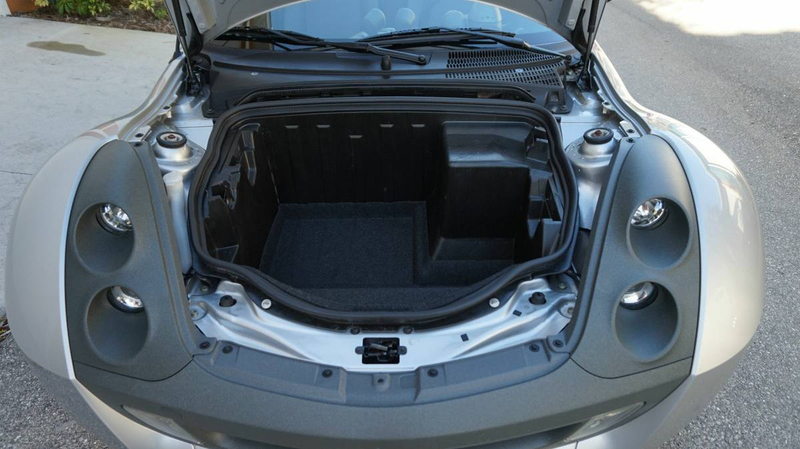 Illustration for article titled For $26,900, Would You Be Stupid To Pass Up This 2004 Smart Roadster Coupé?